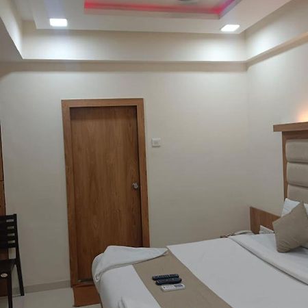 Sun Inn Residency , ナビムンバイ エクステリア 写真